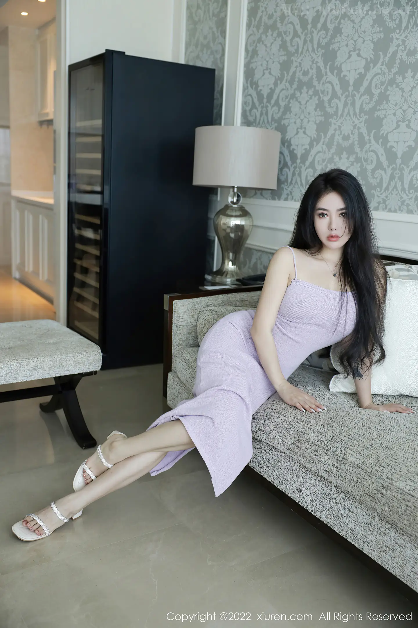 图片[3]-[XiuRen秀人网] VOL.5336 女神Manuela玛鲁娜三亚旅拍淡紫色吊带裙秀浑圆翘臀诱惑写真77P-秀人网官方网站